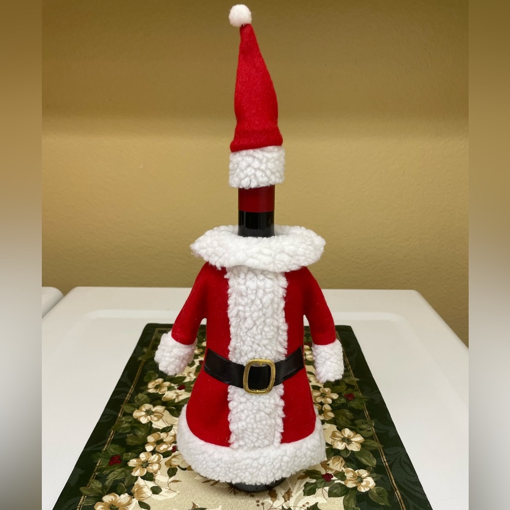 NWOT Christmas Wine Gift Bag. Red Santa Suit & Hat Trimmed with White Faux Fur